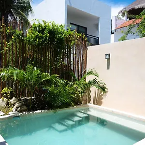https://yax-kiin-casa-boutique.allrivieramayahotels.com